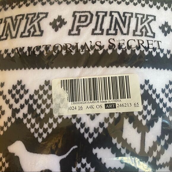 VS Pink Fair Isle Sherpa Blanket | throw black & white - Picture 5 of 6
